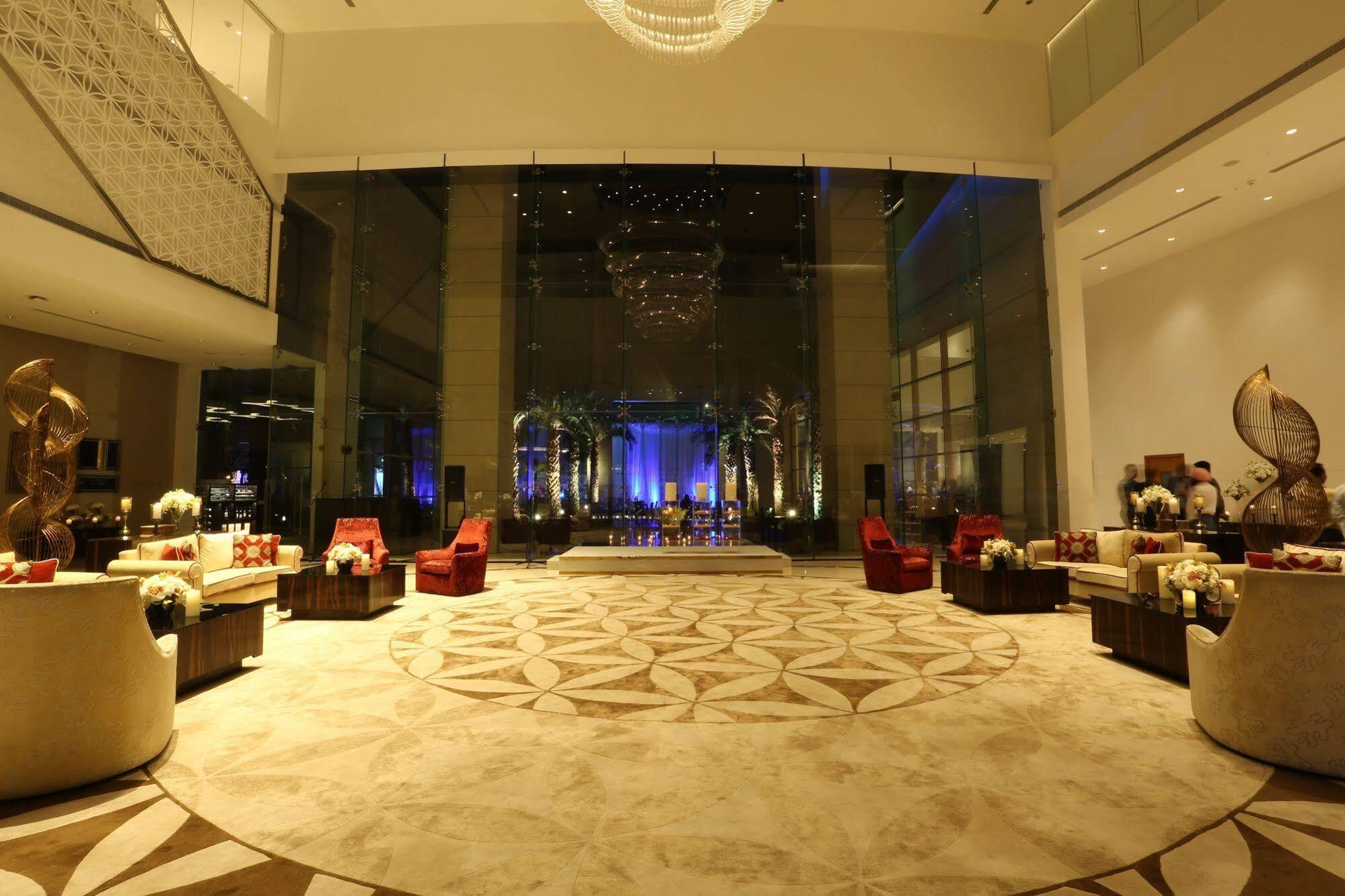 Taj Swarna, Amritsar酒店 外观 照片 The lobby of the hotel