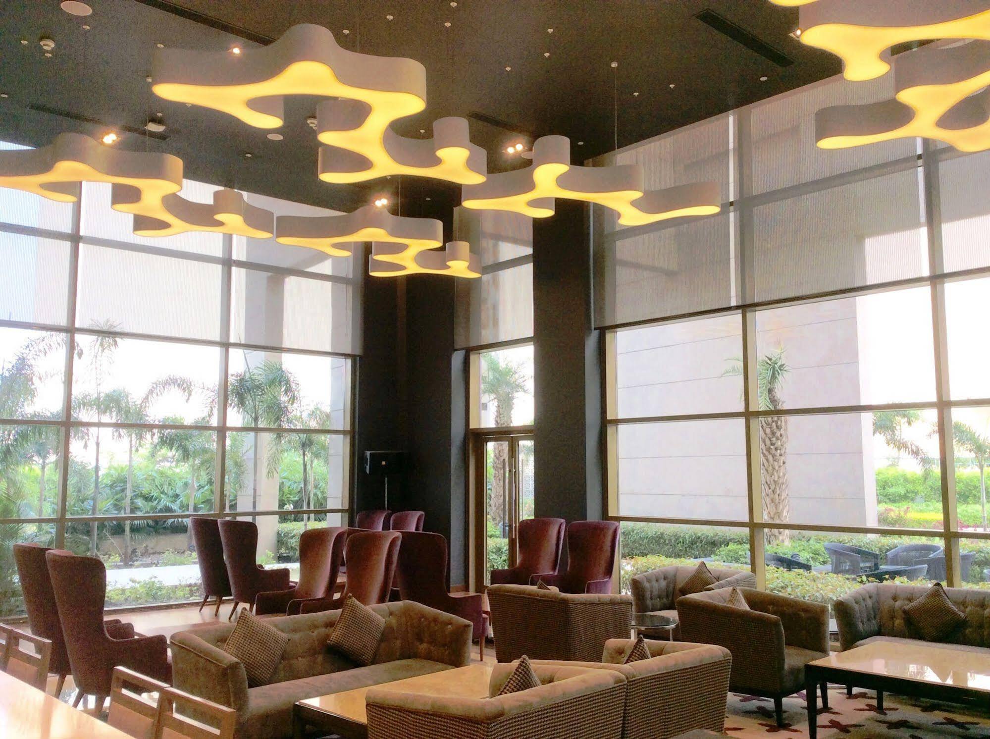 Taj Swarna, Amritsar酒店 外观 照片 The lobby of the hotel