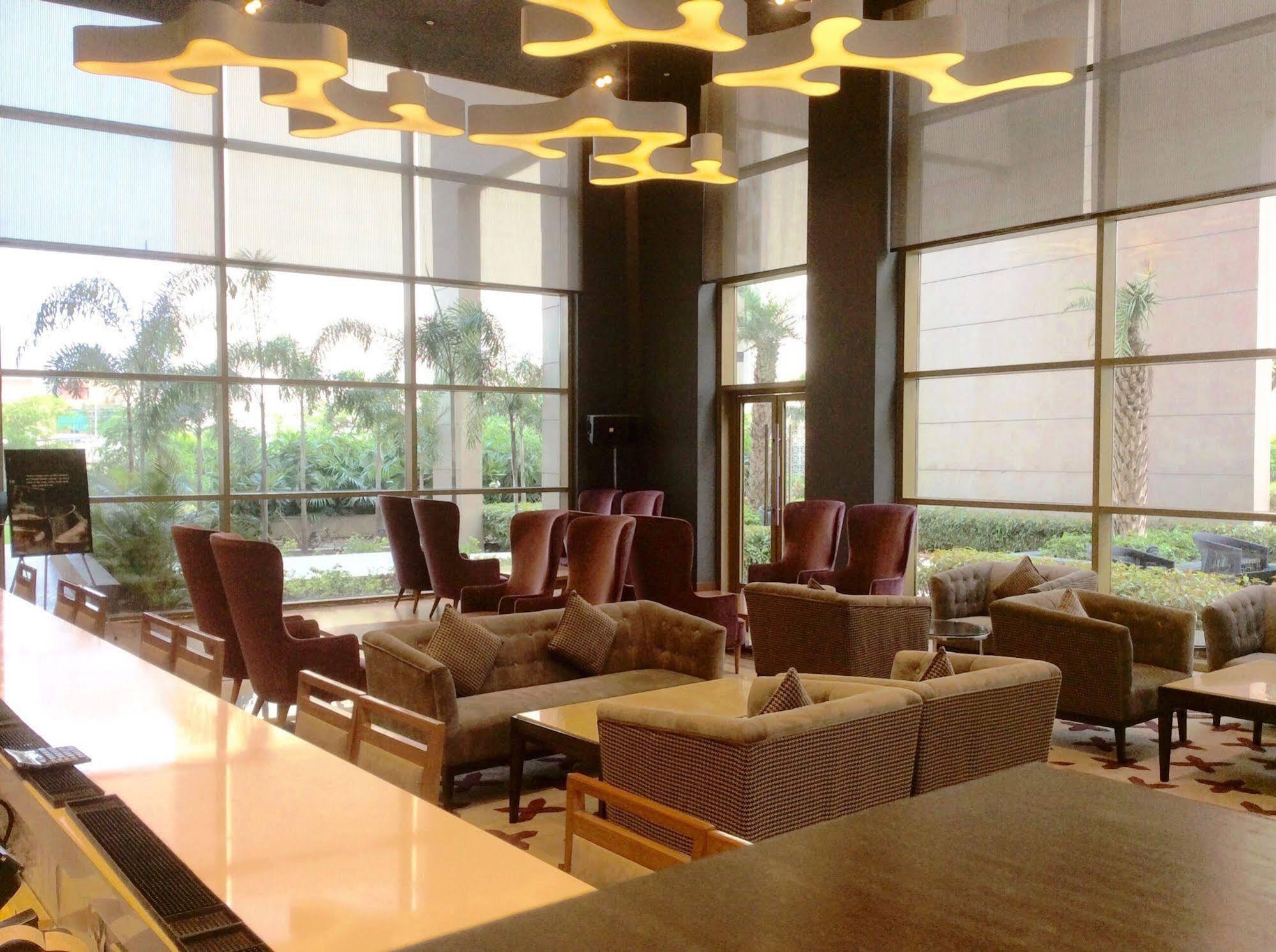 Taj Swarna, Amritsar酒店 外观 照片 The lobby of the hotel